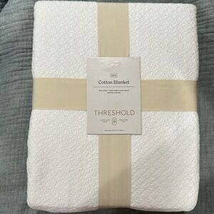 Threshold White and Cream Quilted Blanket